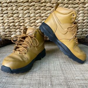 Nike Youth Manoa Leather Boots